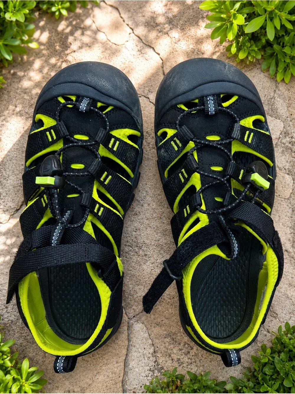 KEEN Newport H2 Kids Sandals Black Lime Green Water Shoes Big Kid Size 6